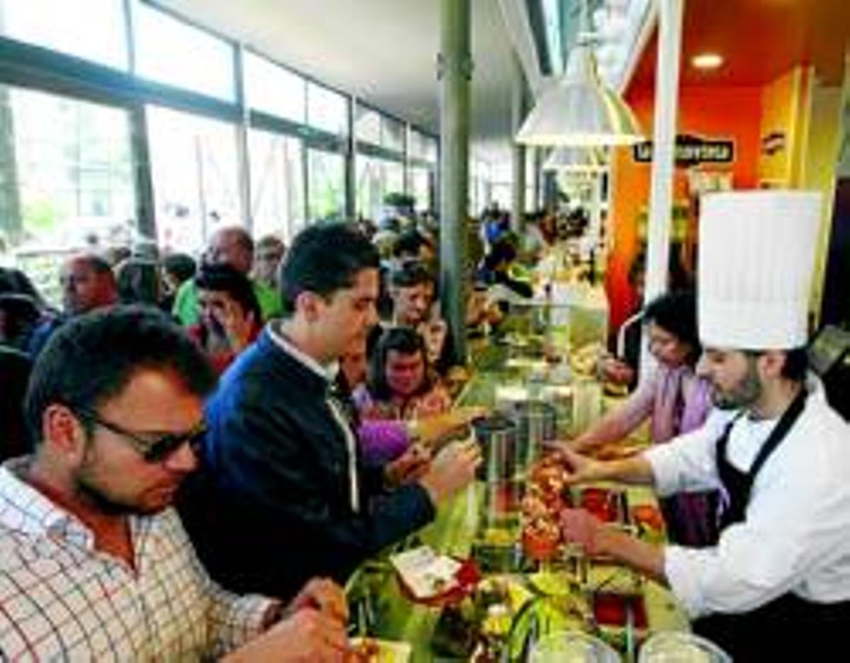 Afluencia masiva en la apertura del Mercado Victoria