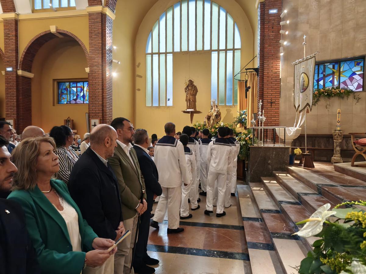 Así fue la multitudinaria procesión del Carmen en San Esteban, en Muros de Nalón