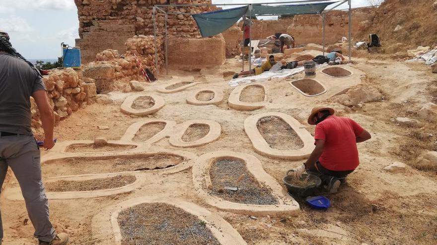 Descubren once tumbas nuevas en las excavaciones en la Pobla de Ifach