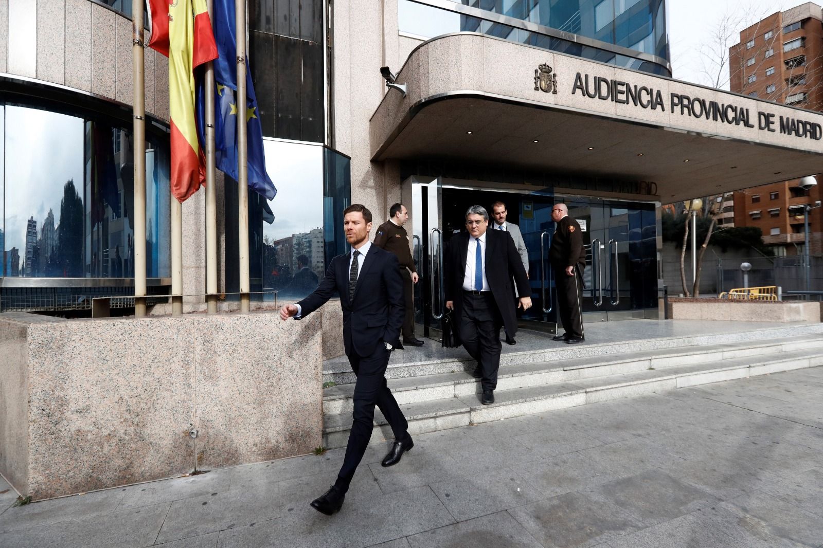 Xabi Alonso a su salida de la Audiencia.