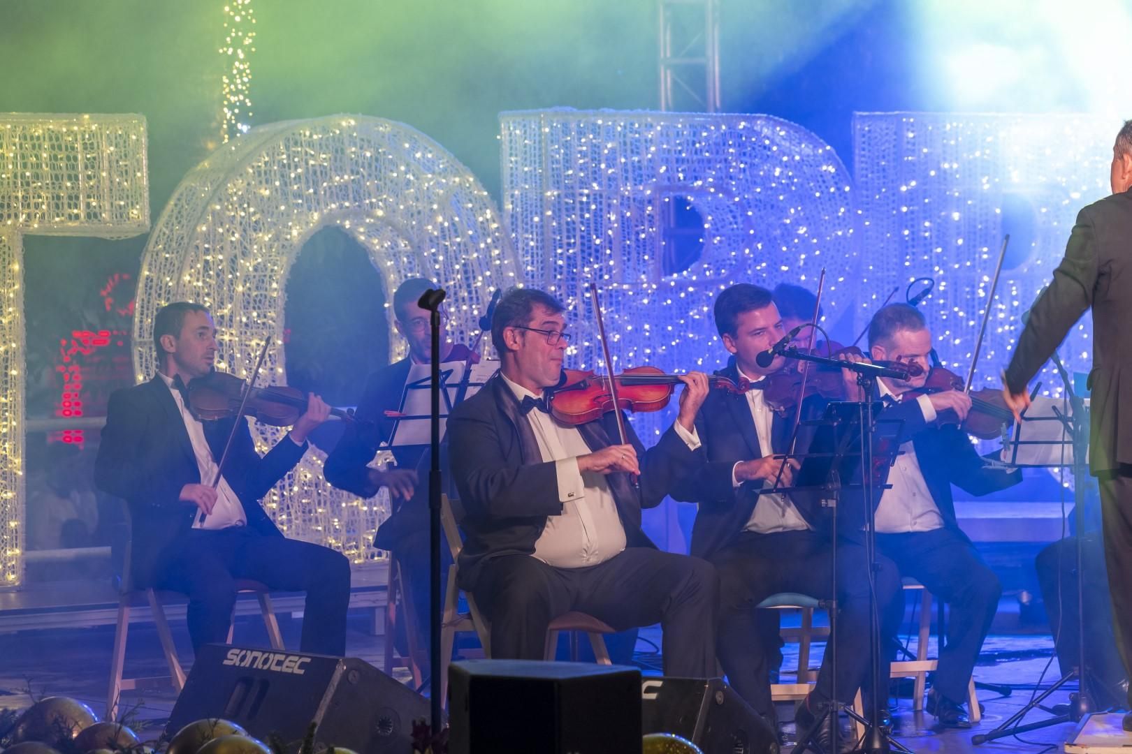La fiesta de encendido del alumbrado especial de fiestas patronales y Navidad de Torrevieja, en imágenes