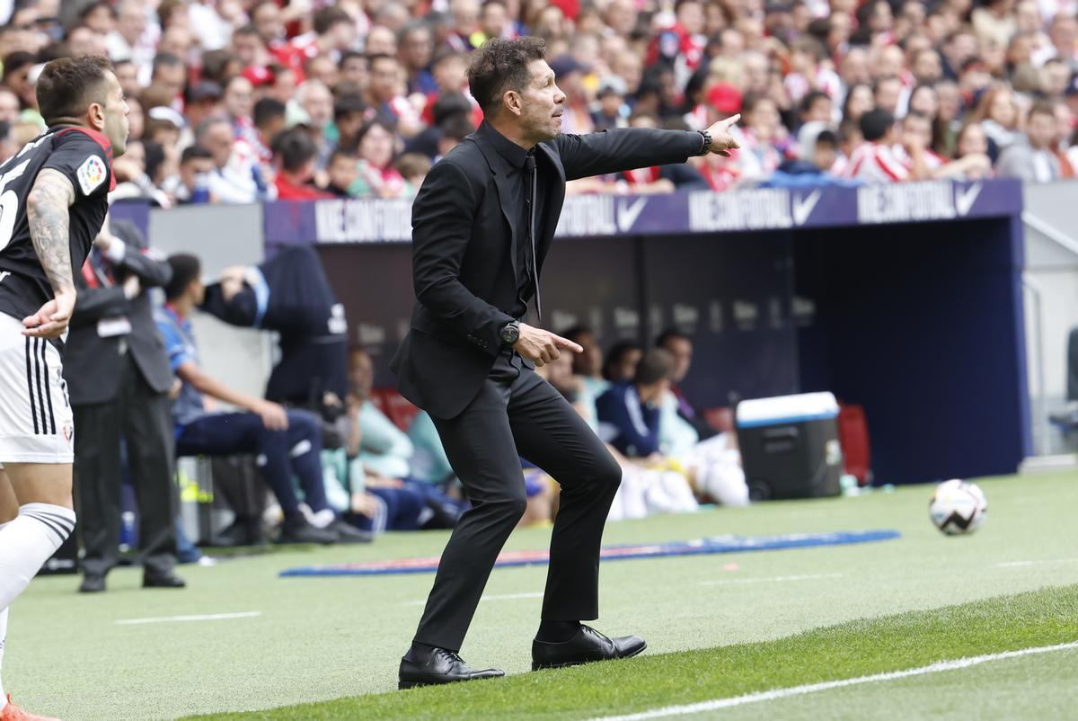 Simeone responde a las críticas: Que se pongan el traje negro y vean si es tan fácil entrar once años en Champions