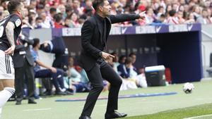 Simeone responde a las críticas: Que se pongan el traje negro y vean si es tan fácil entrar once años en Champions