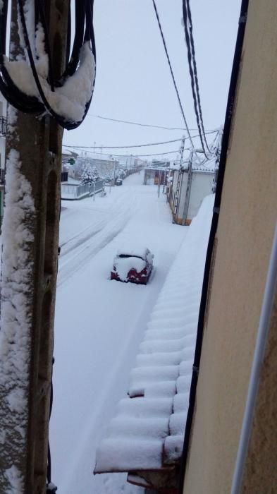 Nieve en La Almarcha, al borde de la A-3.