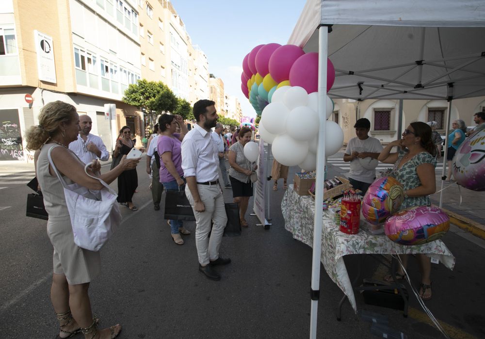 Fiesta del comercio local en la avenida 9 d'Octubre del Port de Sagunt