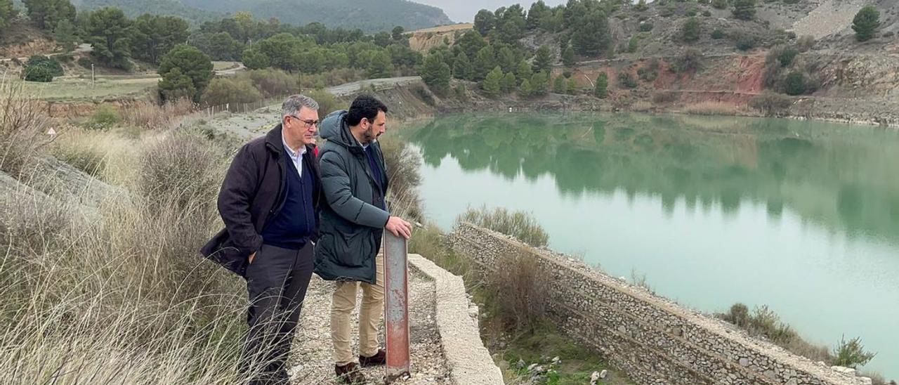 El presidente de la CHS, Mario Urrea, visitó Cehegín acompañado del alcalde, Jerónimo Moya. | A.C.