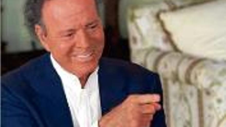 Julio Iglesias llança un missatge a Montoro.