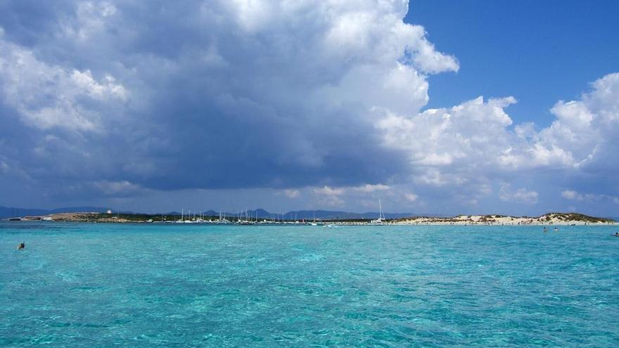 Directos al paraíso: Baleària te lleva a una de las mejores playas del mundo
