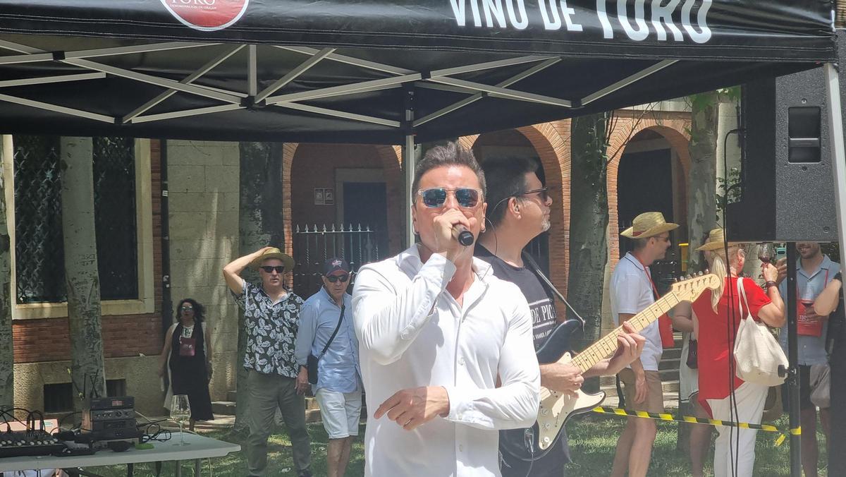 Actuación musical del grupo Dos de Picas, en la Feria del Vino de Toro.