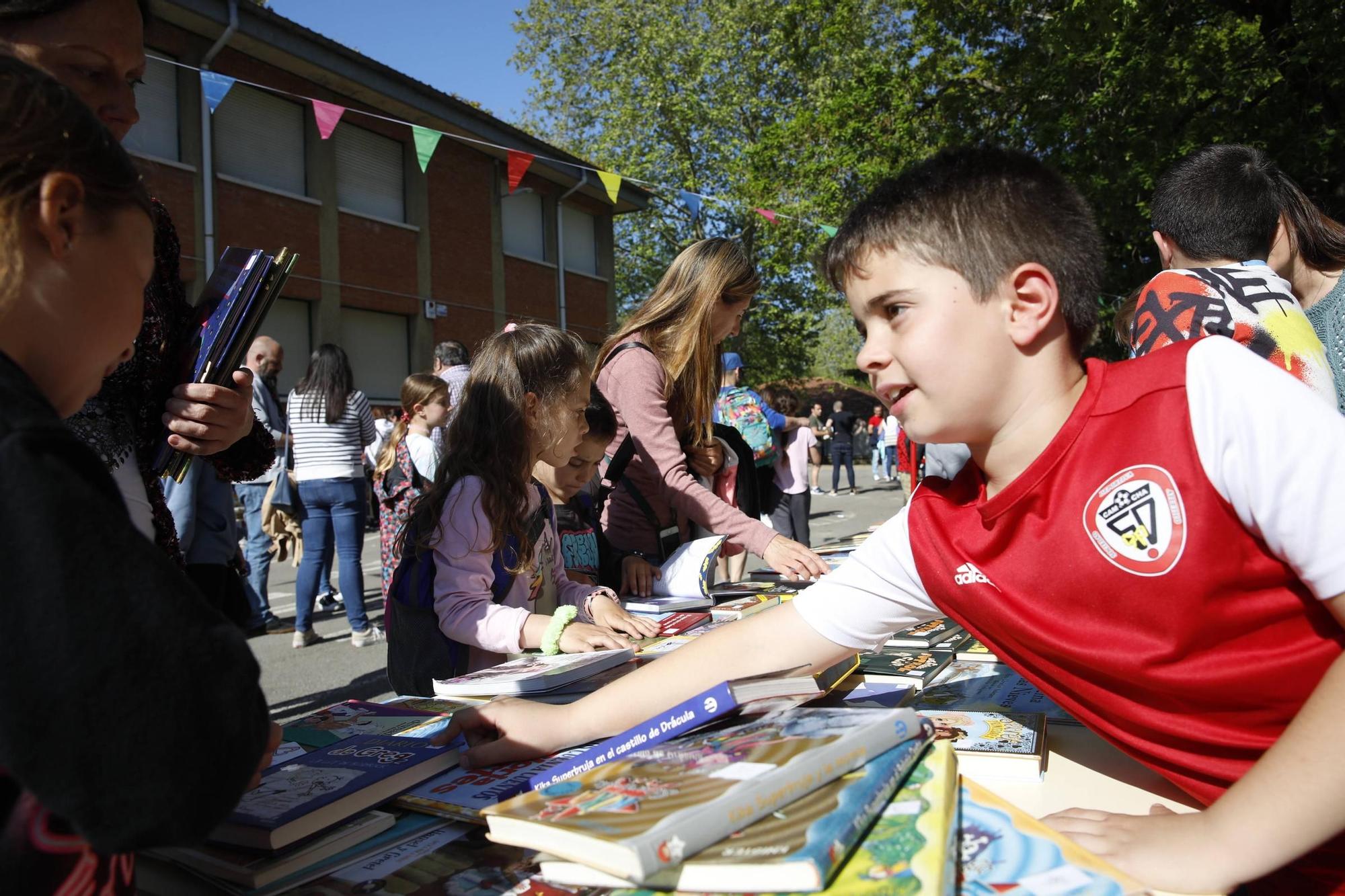 En imágenes: El colegio Jacinto Benavente disfruta de su primera feria del libro