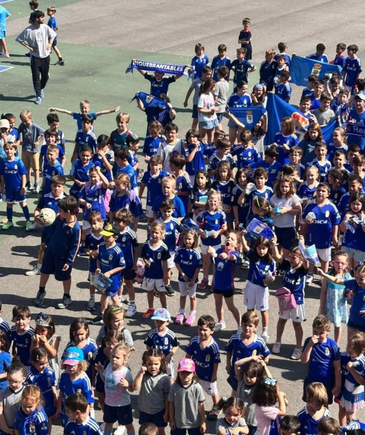 "Pintamos el ascenso", apoyo escolar al Oviedo | LNE