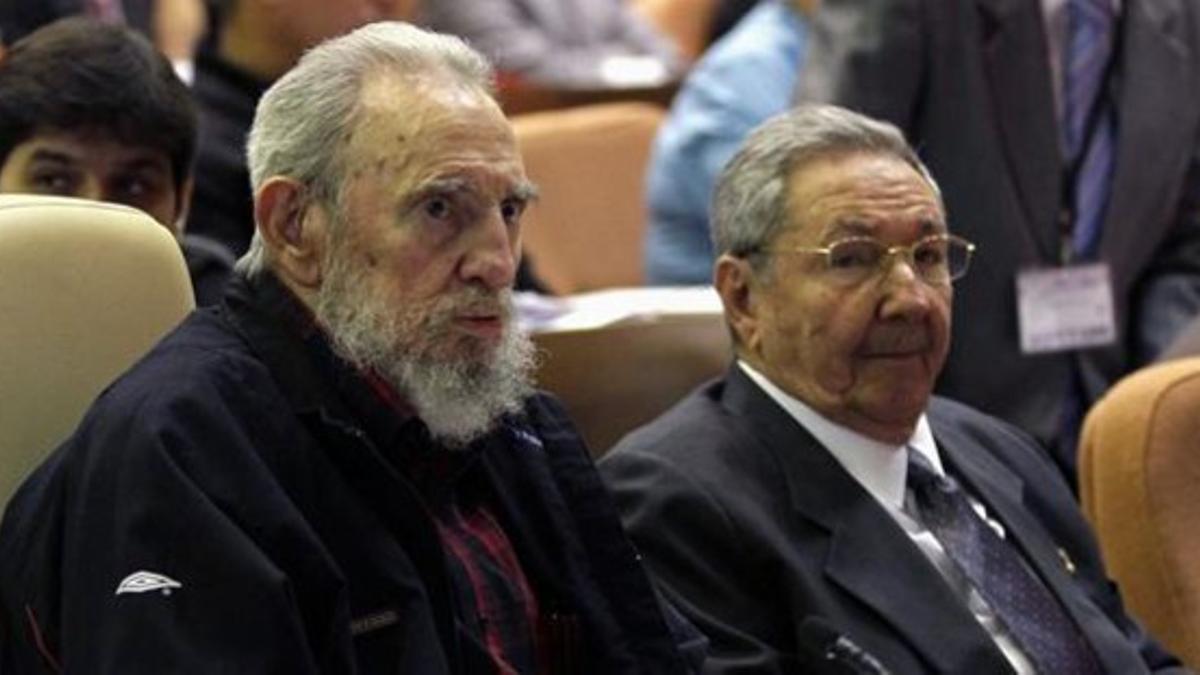 Fidel y Raúl Castro en la Asamblea Nacional