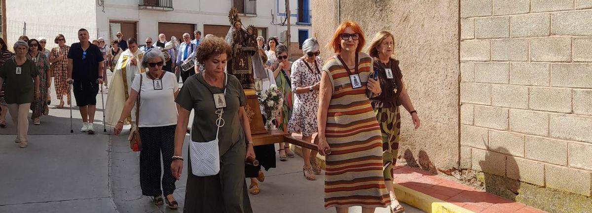 Rueda de Jalón procesionó con la imagen de la virgen. | SERVICIO ESPECIAL