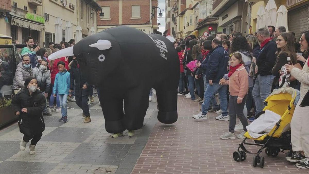 Tarde de encierros, coplas y rancheras