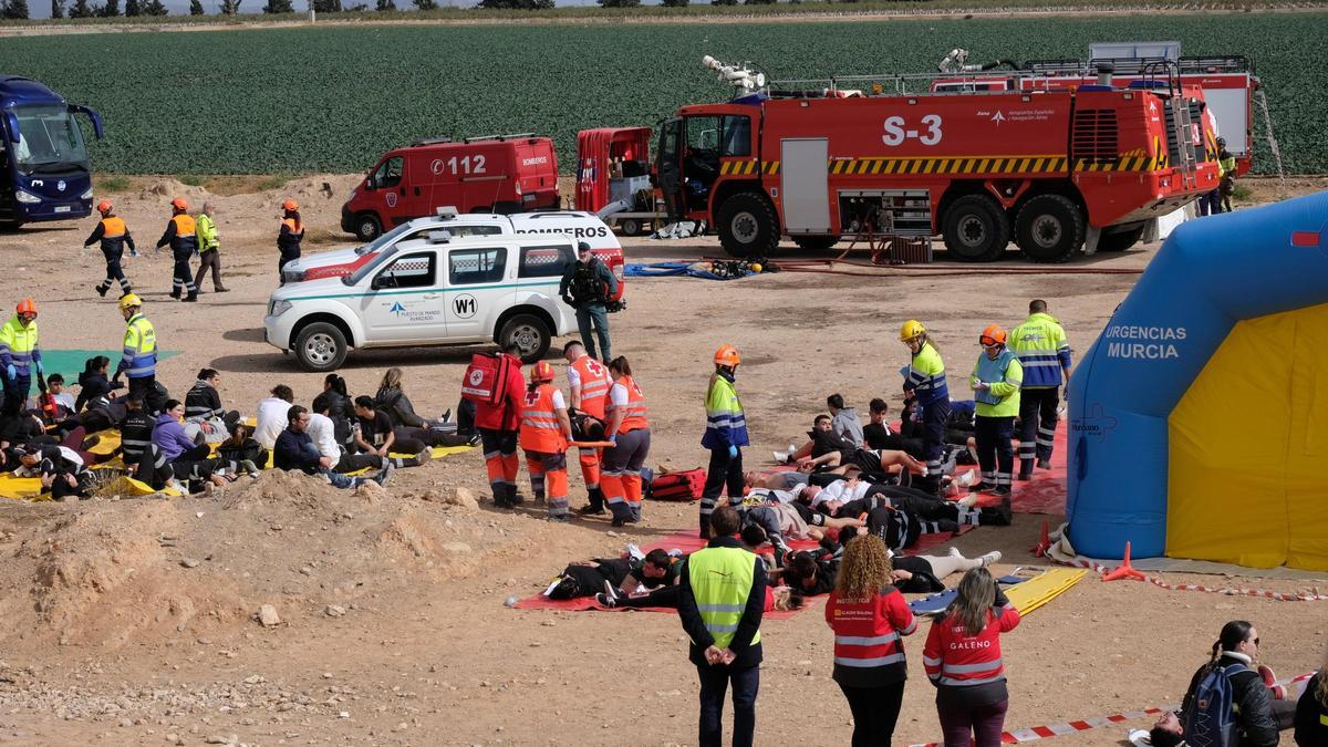 Un momento del simulacro del accidente aéreo en Corvera.