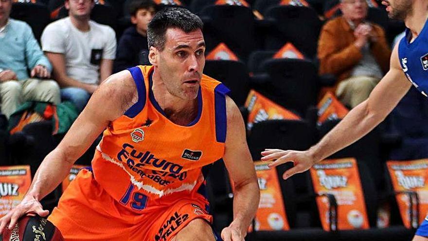 San Emeterio, durante un encuentro en La Fonteta.