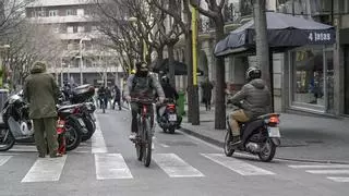 Barcelona obligará a cerrar de noche este verano a panaderías que abren 24 horas en Tuset para evitar ruido en la calle