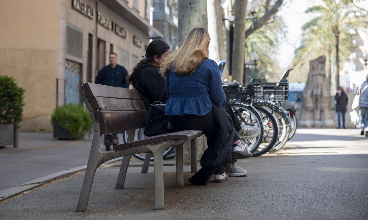 Banco 'Neoromántico' en la Rambla del Poblenou
