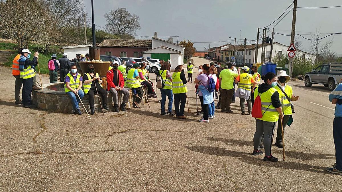 Voluntarios que participaron ayer en la búsqueda de José Antonio C., desaparecido en Figueruela. | Cedida