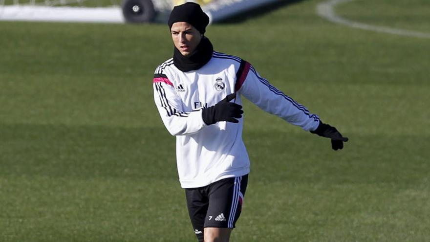 Cristiano durante un entrenamiento con el Madrid.