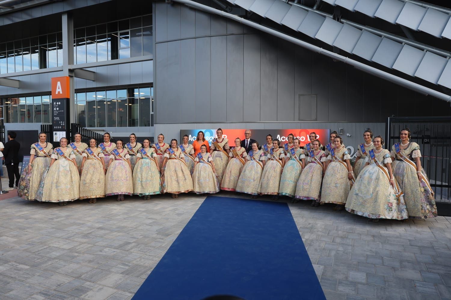 Así está el ambiente en el estreno de las fallas en el Roig Arena
