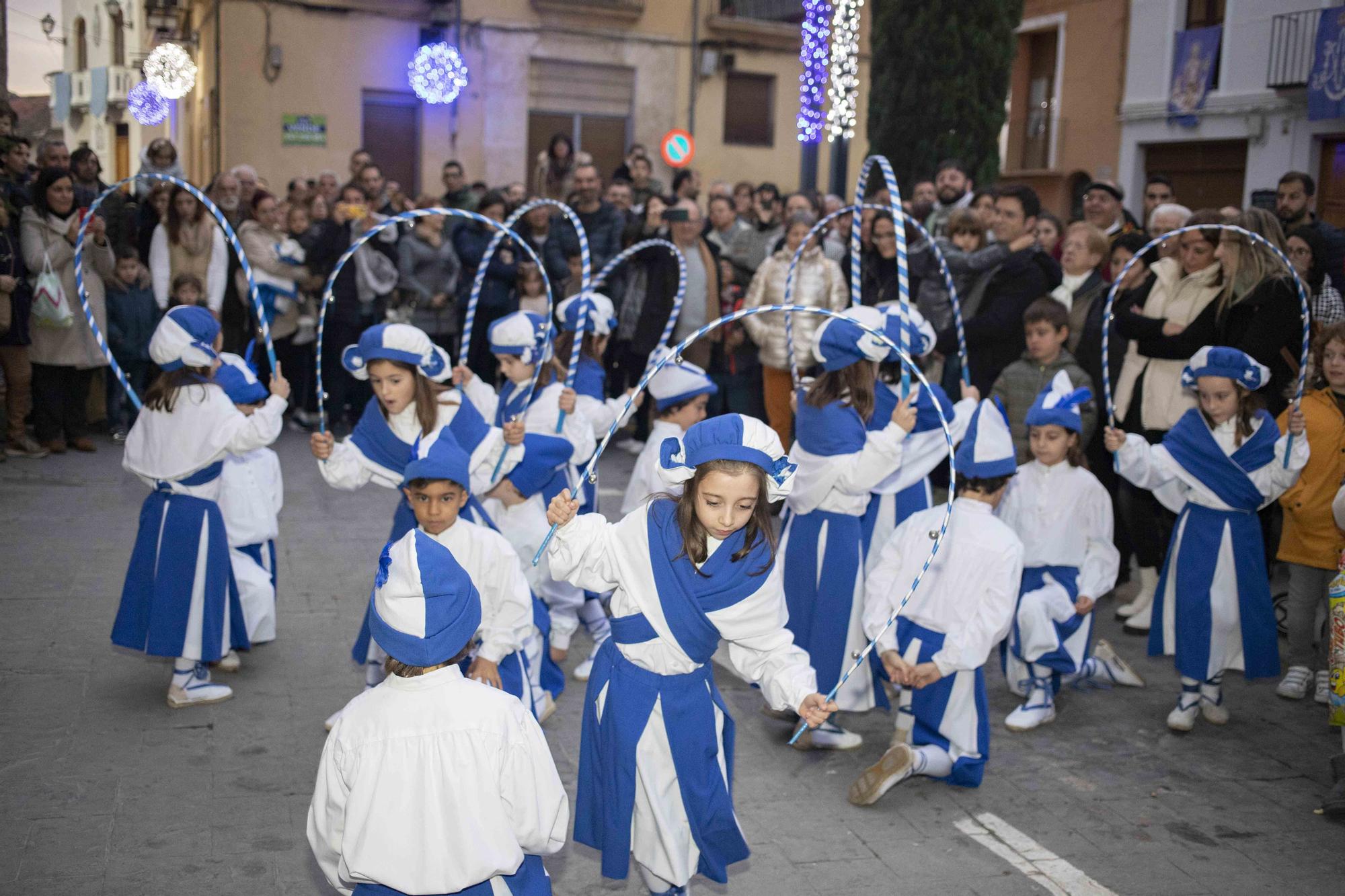 Ontinyent se vuelca con la tradiconal procesión de la Puríssima