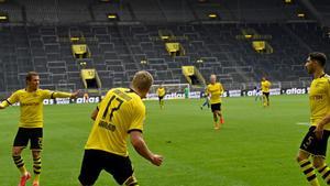 Las imágenes del Borussia Dortmund-Schalke 04, primer partido tras la pandemia.