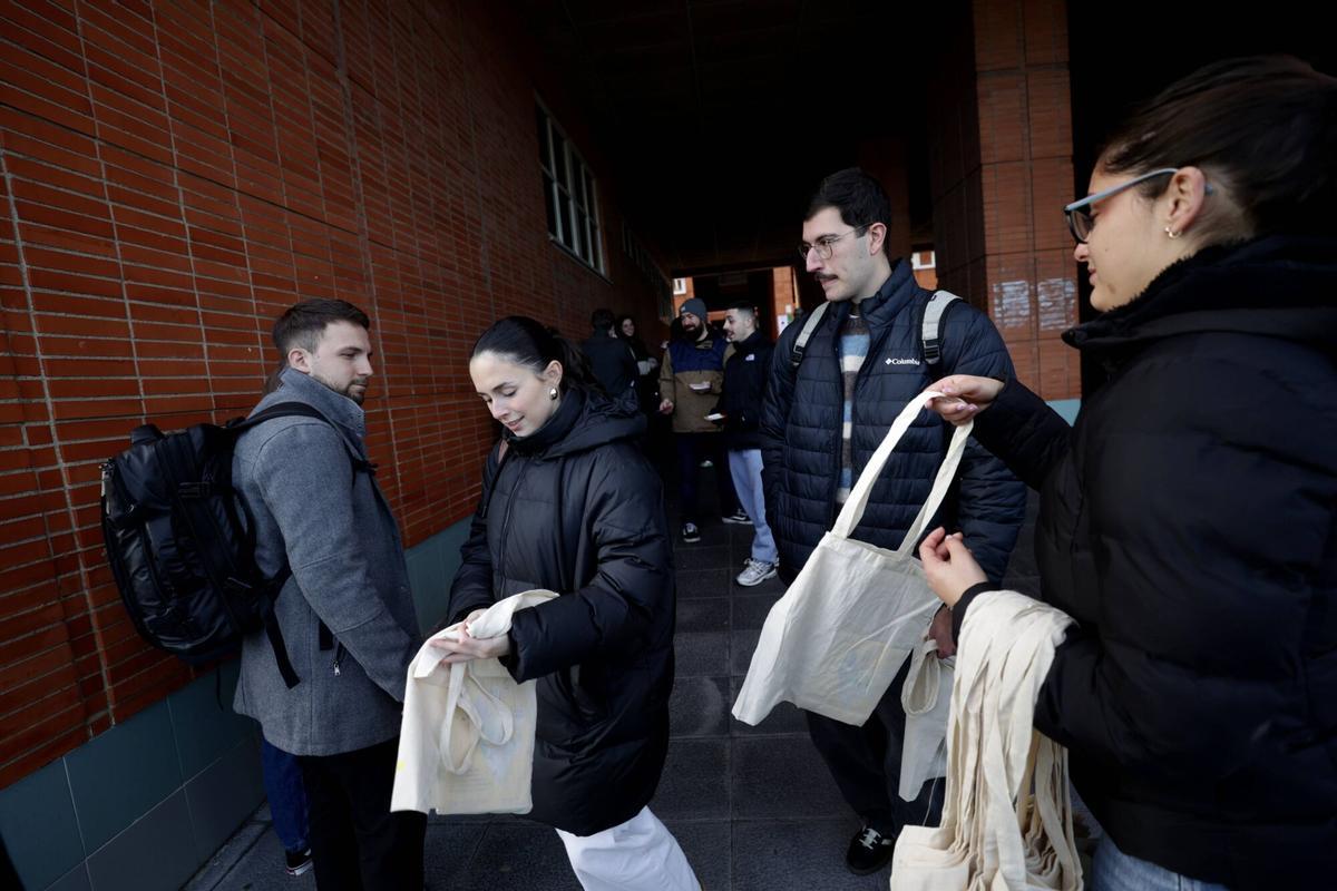 EN IMÁGENES: Así ha sido el examen MIR en Asturias 206 EN IMÁGENES: Así ha sido el examen MIR en Asturias 206