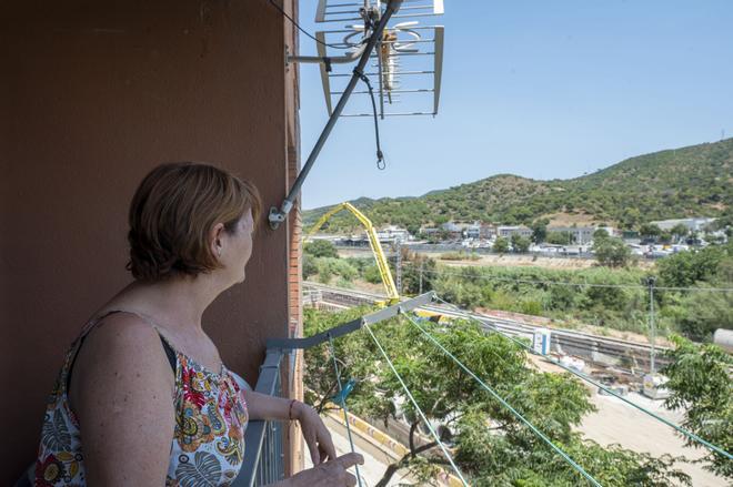 Los vecinos del socavón en Vallbona: "Vimos el agua del Rec cayendo en cascada sobre el agujero"