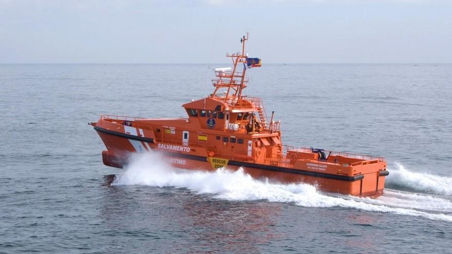 Salvamento Marítimo rescata a 40 migrantes en aguas cercanas a Lanzarote
