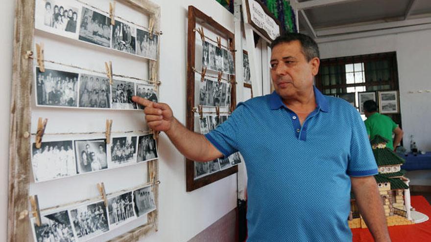 La muestra incluye una pequeña colección de antiguas fotos familiares.