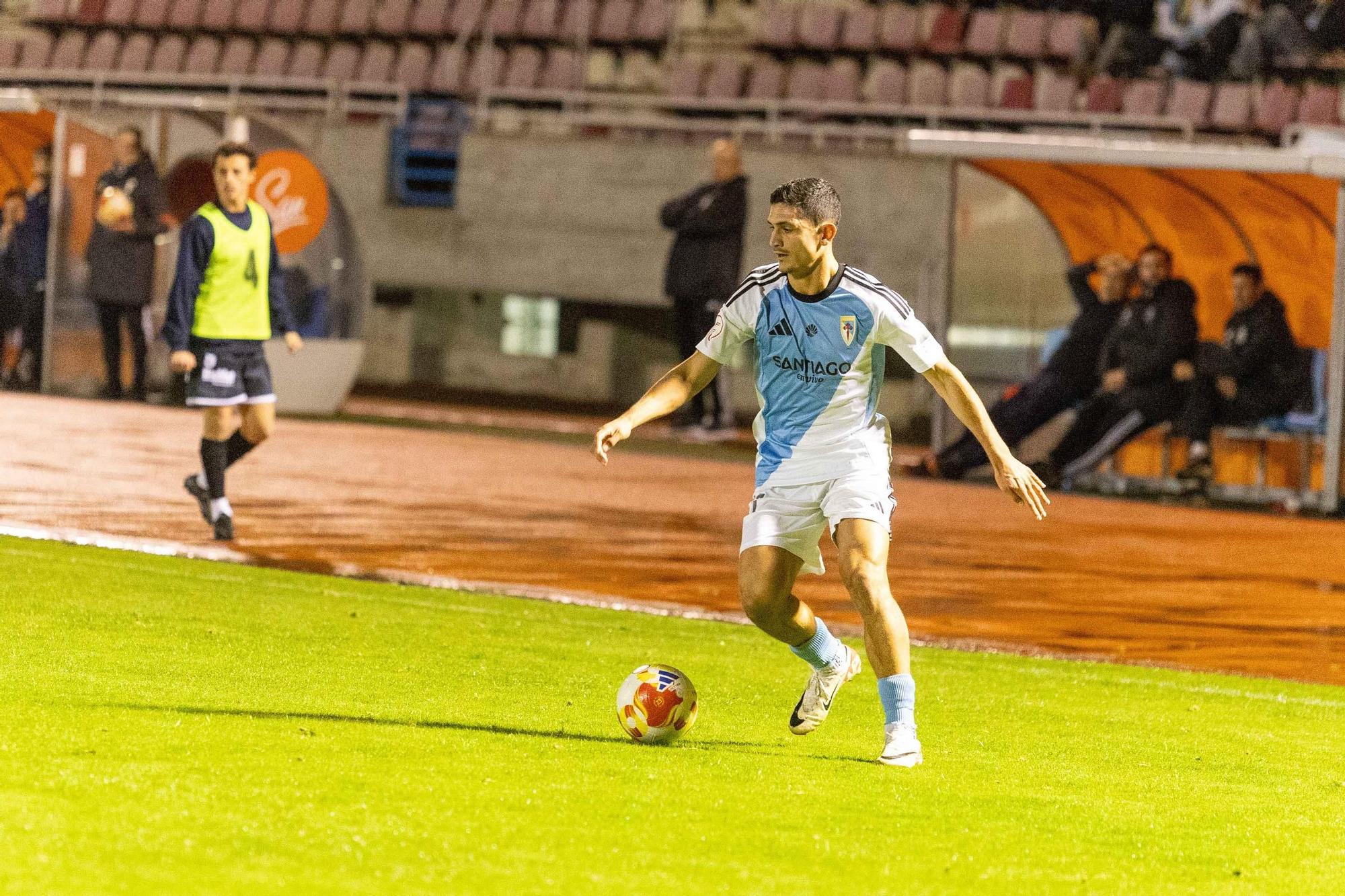 Agónico triunfo del Compostela ante el Noya