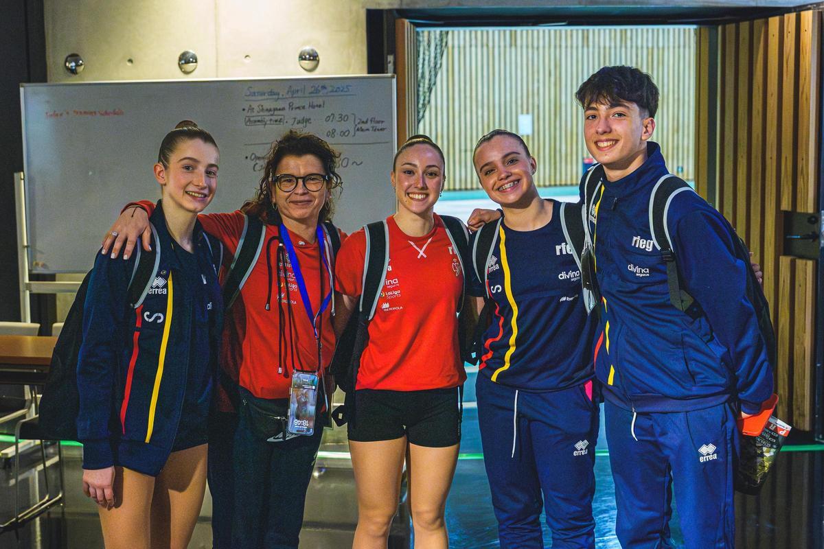 Deportistas y técnicos de la Sección de Gimnasia del CTX en una competición en Tokio, en 2025.