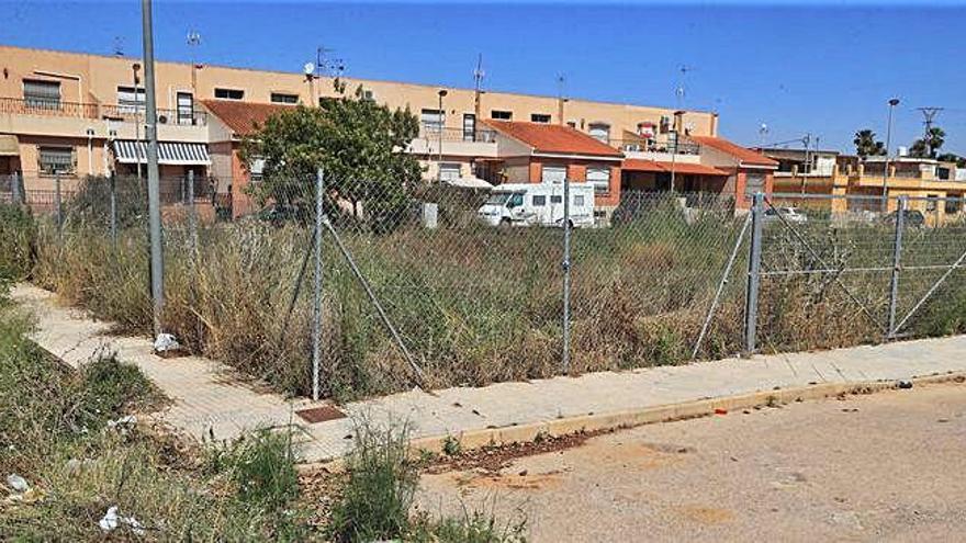 El solar destinado a la construcción del centro de salud de Santa Ana.