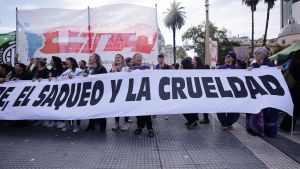 Contra el hambre y el fascismo, masiva marcha de mujeres se toma las calles de Argentina