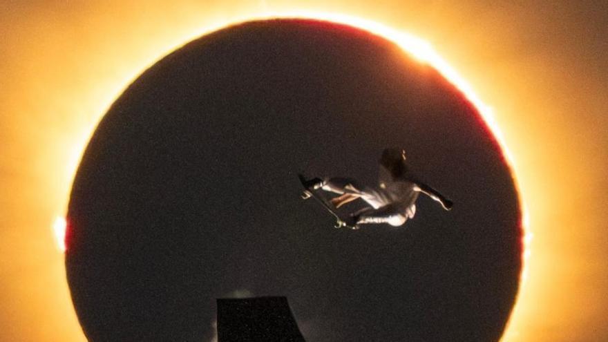 La intrahistoria del salto de Danny León durante el eclipse que arrasa en redes: «Nos pusimos a llorar»