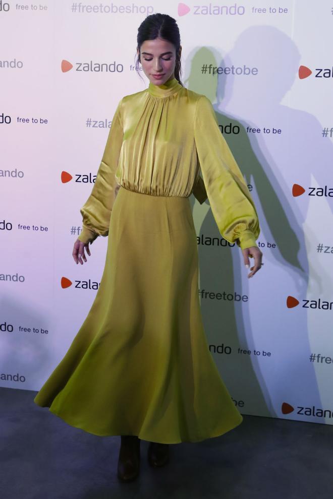 Sandra Gago posa como madrina de la apertura de la pop up de Zalando en Madrid