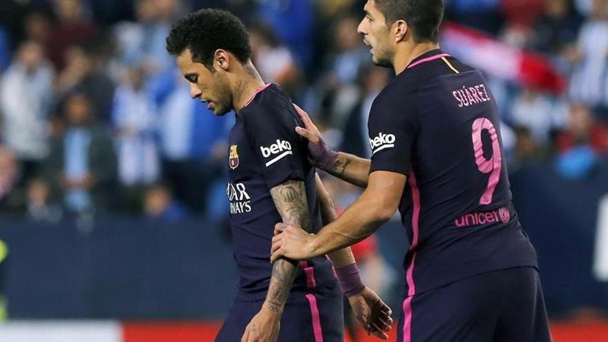 El Málaga sorprende al Barcelona y le aparta del liderato (2-0)