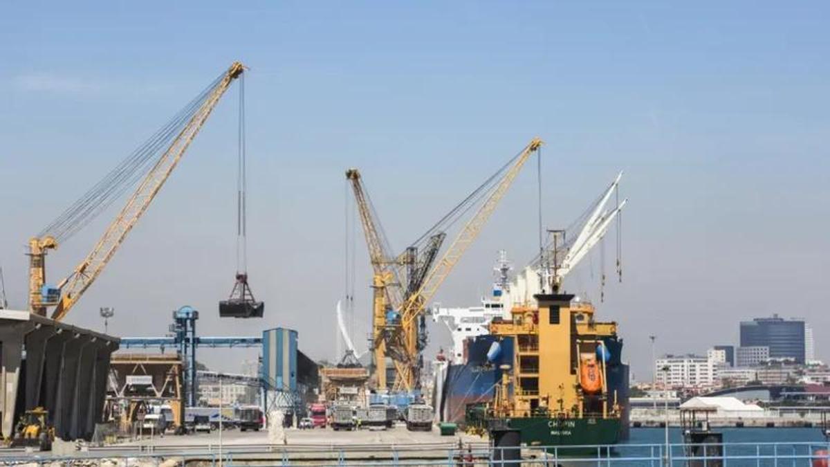 Muelle del puerto de València