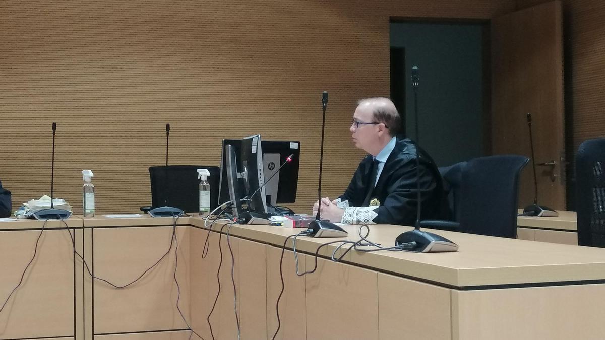 El fiscal, Luis Estévez, durante el juicio celebrado ante la Audiencia Provincial de Las Palmas.