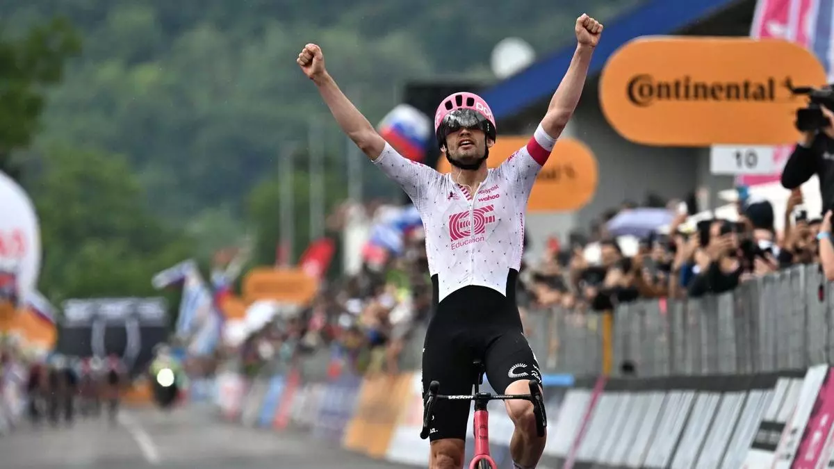 Golpe serio de Del Toro al Giro por culpa de una ca赤da