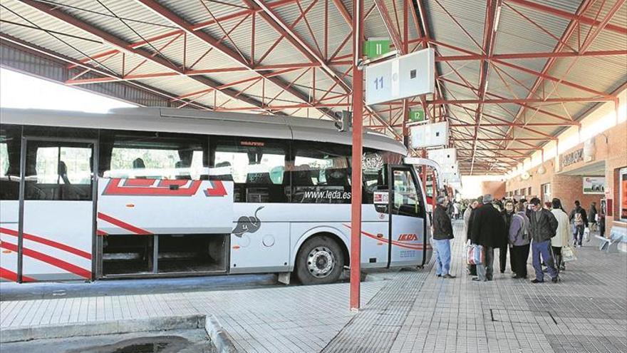 El cambio de operador reduce rutas y frecuencias de bus en 124 municipios