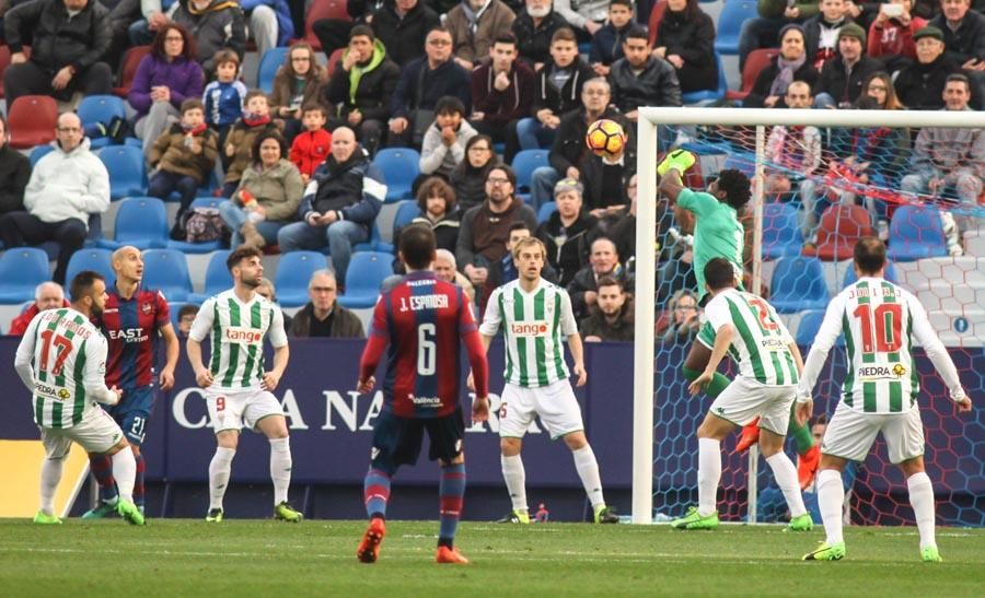 El Levante-Córdoba, en imágenes