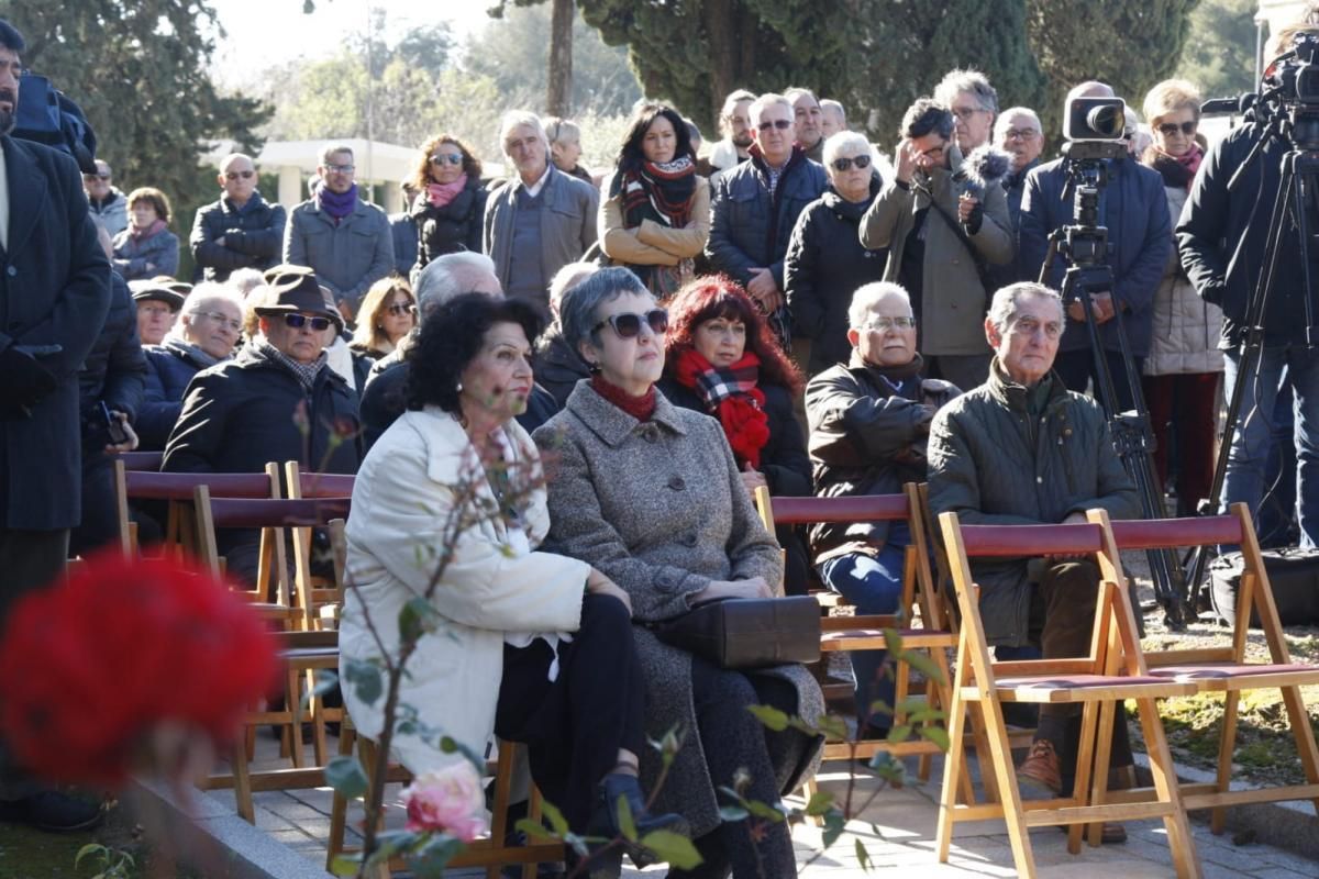La alcaldesa garantiza que el Ayuntamiento se hará cargo de las exhumaciones si falla la Junta