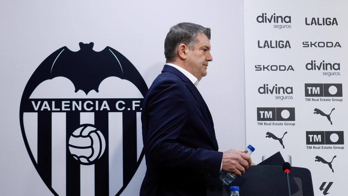 Gourlay habla sobre la continuidad de Carlos Corberán en el Valencia