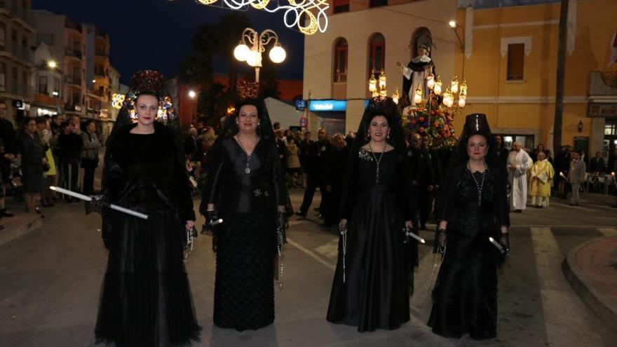 Teulada-Moraira anula el reglamento de fiestas que imponía las faldas largas y la mantilla negra