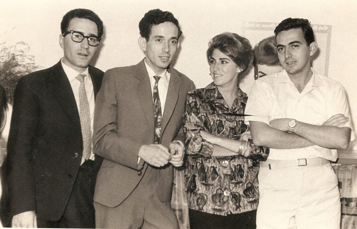 Foto de grupo con Julián Sesmero (izq.),Diego Gómez, una joven y Manuel Portales, en 1961.