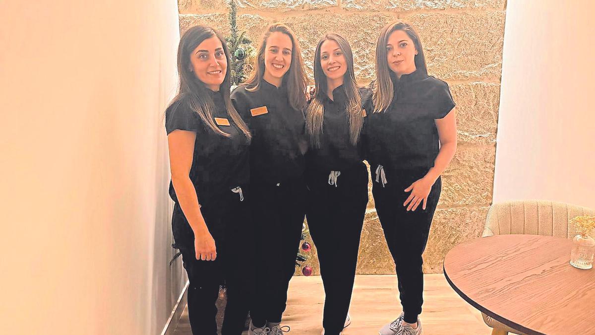 Marta Moreno (2ª por la izquierda) y parte de su equipo.
