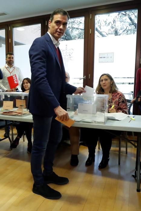 Pedro Sánchez votando