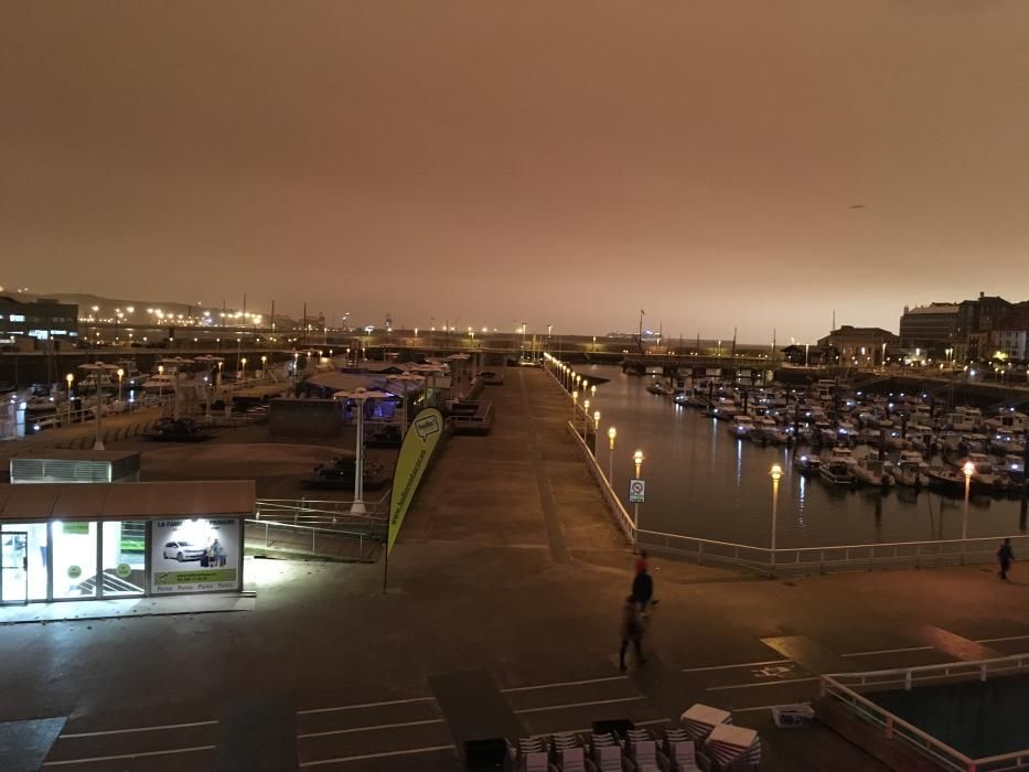 Oscuridad en Gijón por la nube de humo